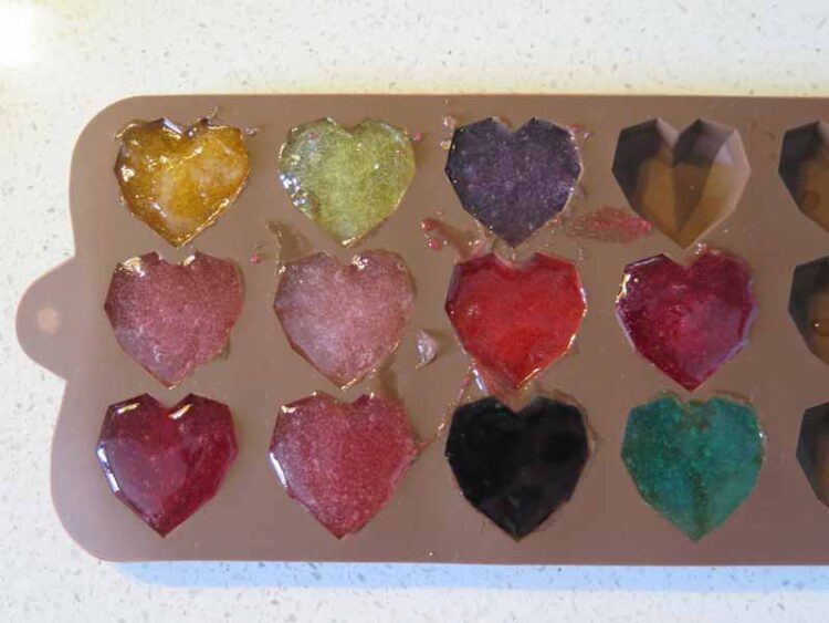 kohakuto colorati a forma di cuore