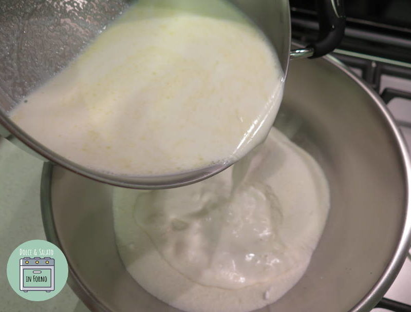 Versare latte e panna ingredienti polvere