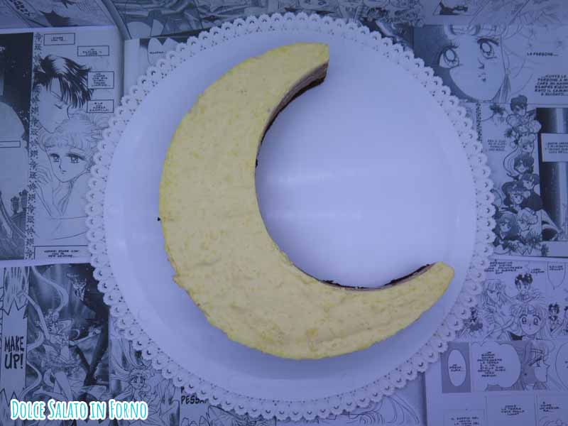 mousse tre cioccolati a forma luna