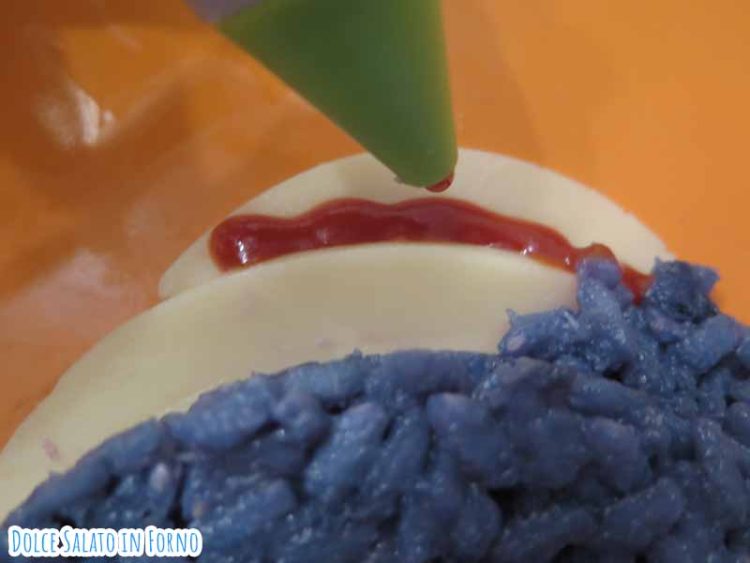 nastro con il ketchup