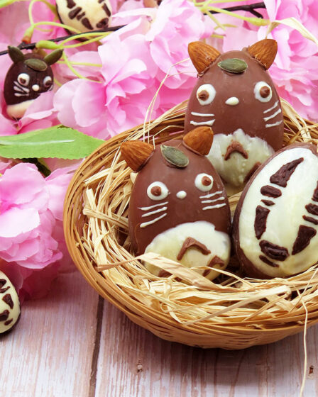 ovetto di cioccolato di Pasqua a forma di Kaonashi e Totoro