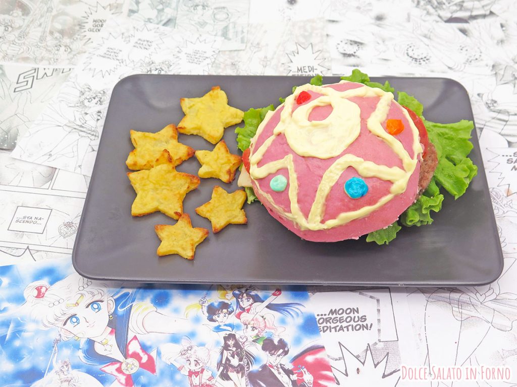 panino da hamburger alla barbabietola e latte a forma di cristallo d'argento di Sailor Moon