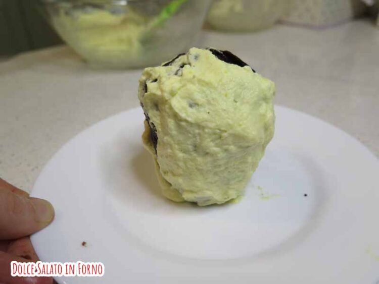 Ricopri il muffin con la mousse