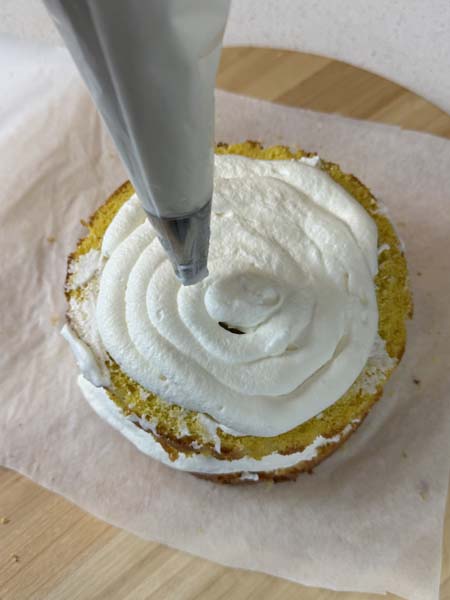 ricopri torta con panna