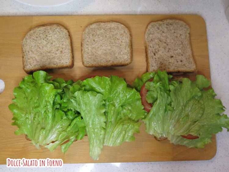 sandwich pomodoro e lattuga