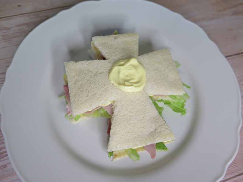 Sandwich a forma di spilla di Lady Oscar