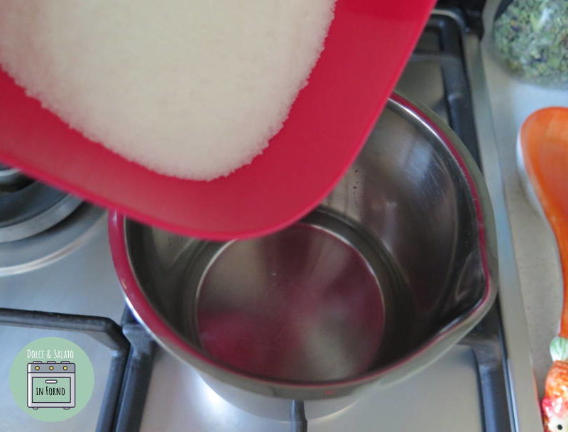 Sciogliere lo zucchero nell'acqua