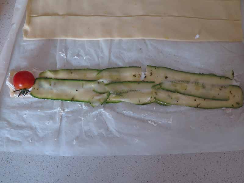 sfoglia con zucchine, ricotta e pomodorino