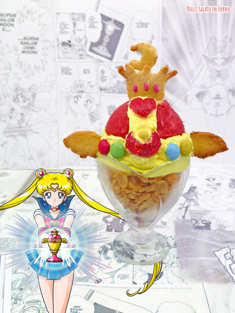 Sorbetto alla fragola a forma di coppa lunare di Sailor Moon