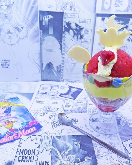 Sorbetto alla fragola a forma di Coppa Lunare di Super Sailor Moon