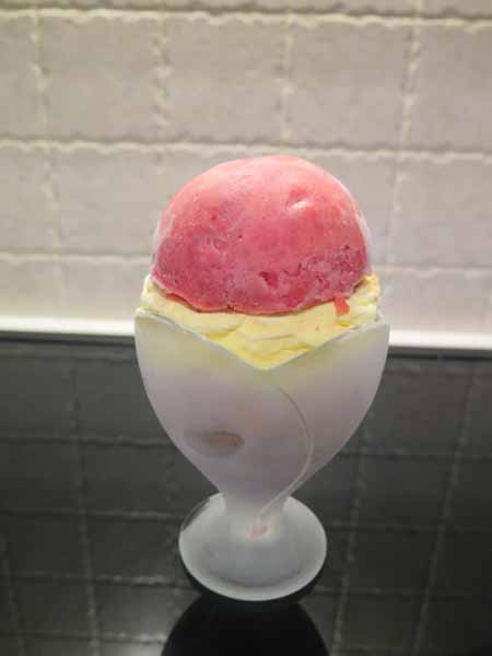 Coppa di sorbetto alla fragola