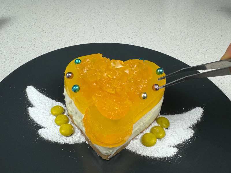 Torta a forma di spilla di Eternal Sailor Moon