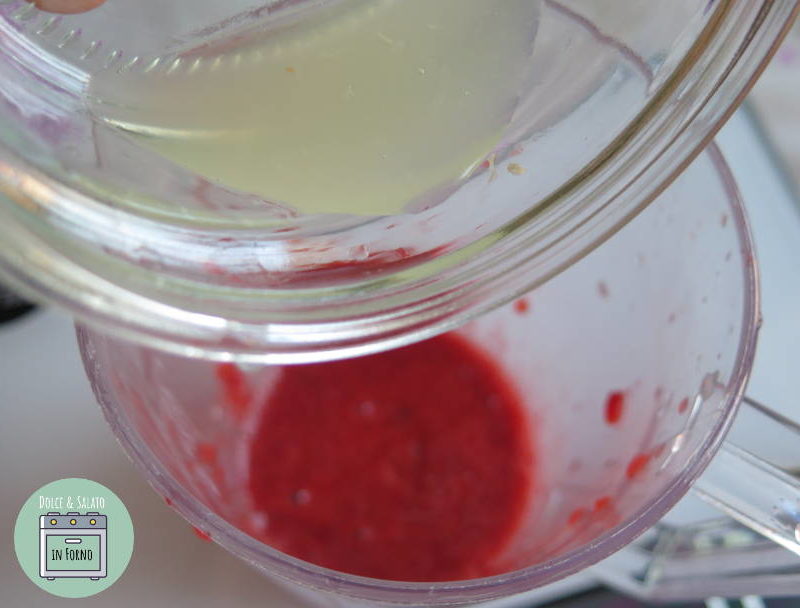 Fragole frullate e succo di limone