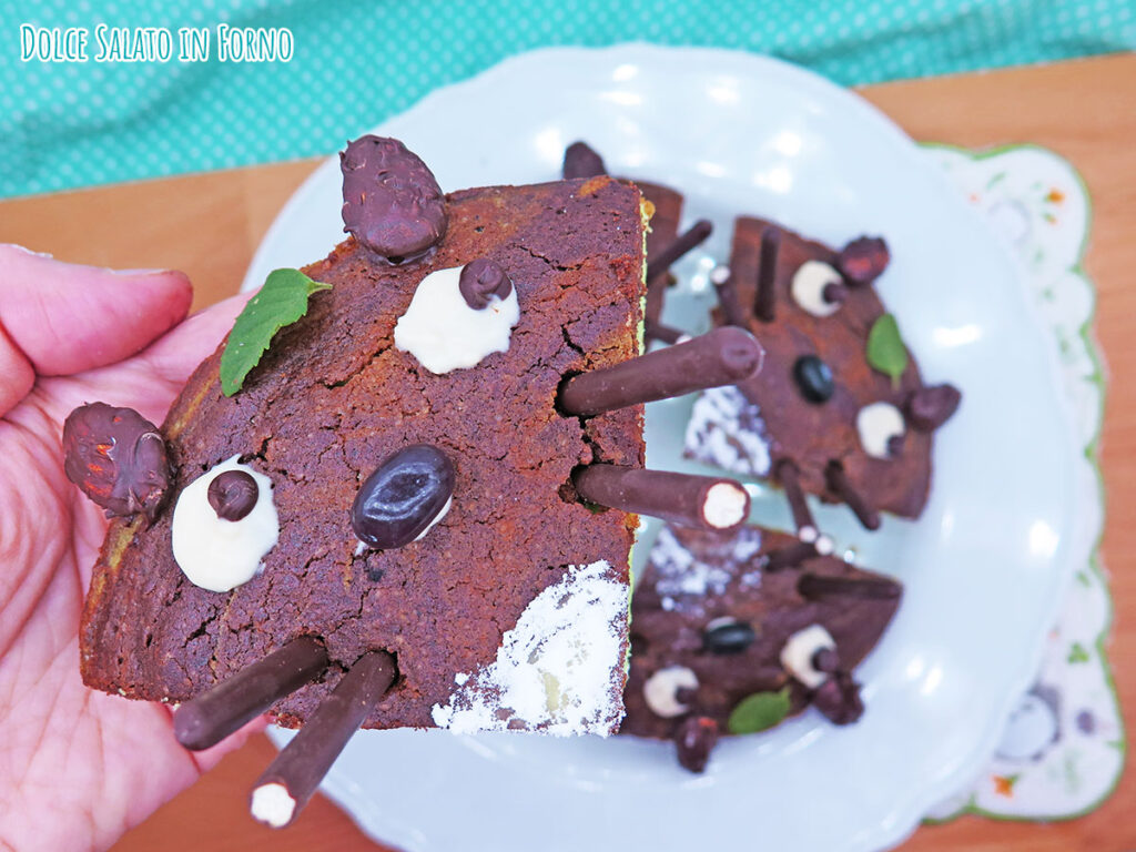 Fetta torta menta e cioccolato a forma di Totoro