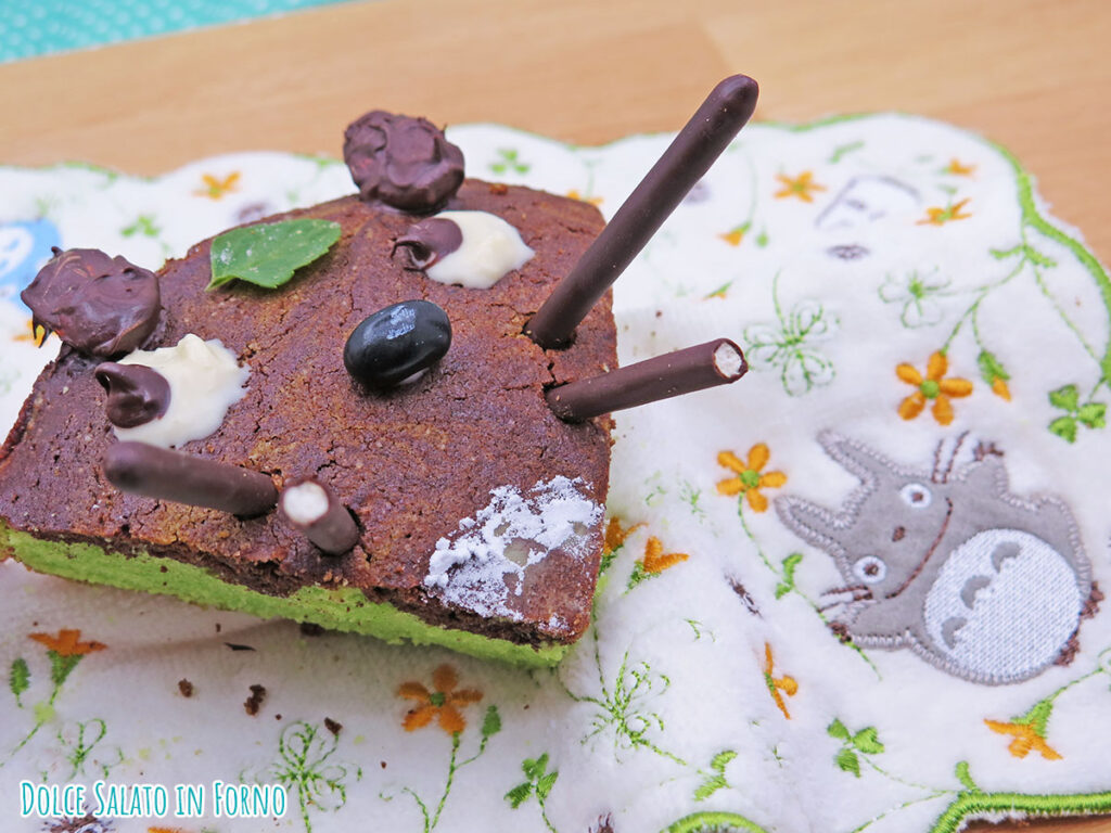 Fetta torta menta e cioccolato a forma di Totoro