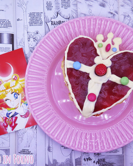 Torta alle fragole a forma di Cristallo del Cuore Sailor Moon