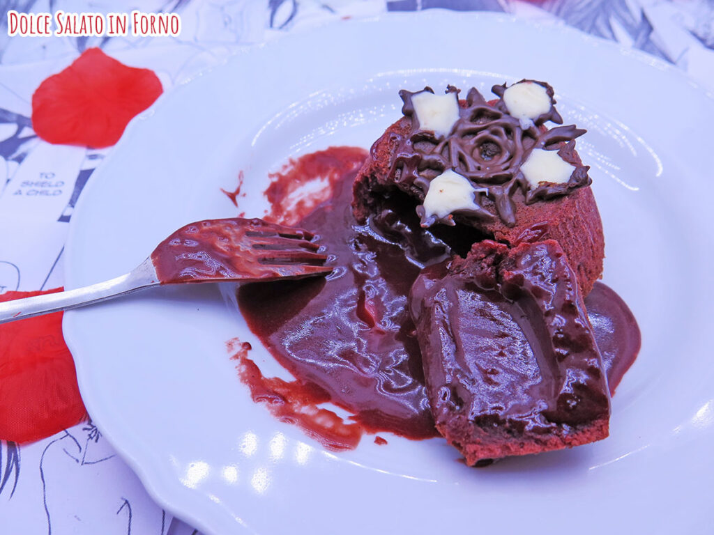 Tortino al cioccolato dal cuore fondente red velvet di Vampire Knight