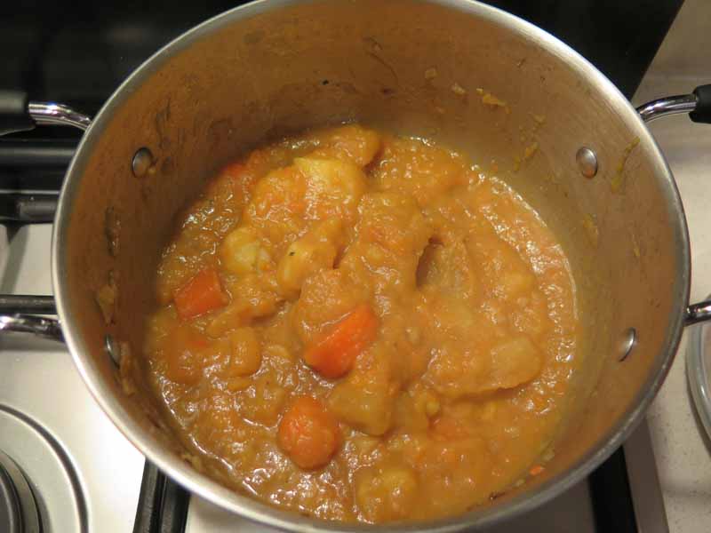 zuppa di brodo di manzo e verdure